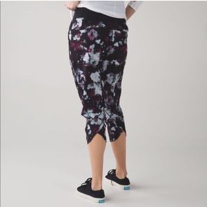 Lululemon Tranquility Crop Joggers Size 4